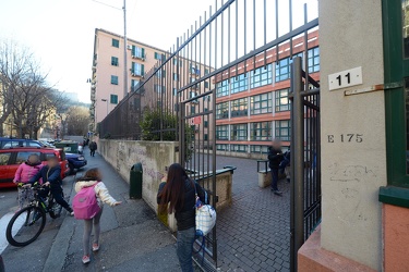 Genova, Bolzaneto - scuola media Gaslini in via Bolzaneto 11