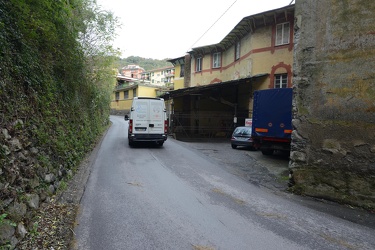 Genova, Ceranesi - vecchio mulino in mezzo alla strada in attesa