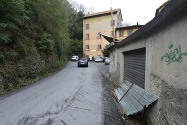 Genova, Ceranesi - vecchio mulino in mezzo alla strada in attesa