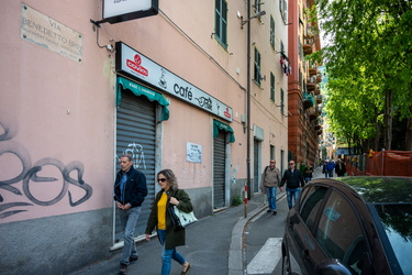 Genoa, quartiere di Certosa assediato dai cantieri