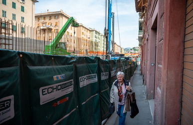 Genoa, quartiere di Certosa assediato dai cantieri