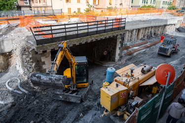Genoa, quartiere di Certosa assediato dai cantieri
