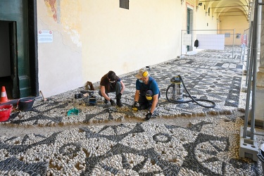 Genova, San Bartolomeo della Certosa - restauro mosaico del 500 