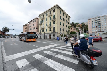 Genova - attraversamenti pedonali pericolosi a Cornigliano
