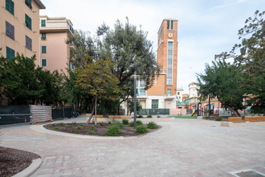 Genova, Cornigliano - la piazza Rizzolio in via di rinnovamento
