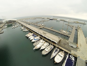 Genova - quartiere fieristico Fiera - la marina davanti al quart