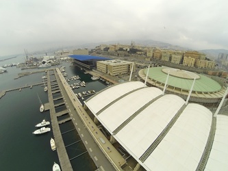 Genova - quartiere fieristico Fiera - la marina davanti al quart