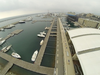 Genova - quartiere fieristico Fiera - la marina davanti al quart