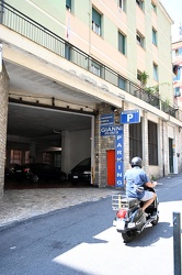 Genova, Lagaccio, via Centurione - parcheggio officina chiude