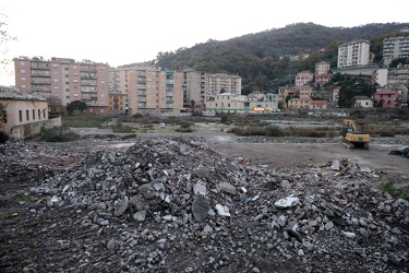 Genova, Molassana - enorme vuoto urbano lasciato laddove sorgeva