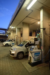 Genova, via Piacenza - distributore gas metano per auto che risc