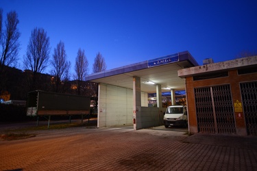 Genova, via Piacenza - distributore gas metano per auto che risc