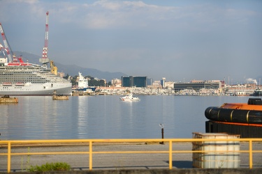 Genova, Multedo, porto petroli - lieve incidente senza conseguen