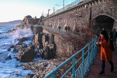 Genova Nervi - mareggiata sulla passeggiata anita garibaldi