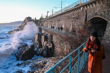 Genova Nervi - mareggiata sulla passeggiata anita garibaldi