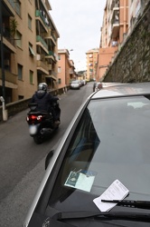 Genova, quartiere Oregina - via Gaeta con auto multate divieto d