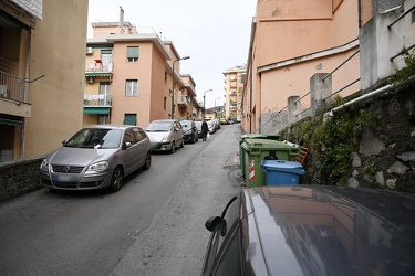 Genova, quartiere Oregina - via Gaeta con auto multate divieto d