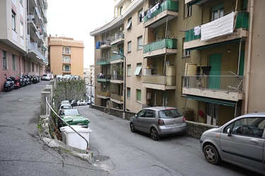 Genova, quartiere Oregina - via Gaeta con auto multate divieto d