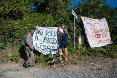 Genova, i residenti di Pra‚Äô in strada contro l‚Äôarrivo di Luc