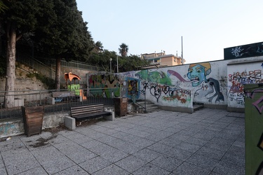 Genova, quartiere quezzi alta - giardini pista rossa
