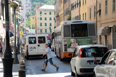Genova, Rivarolo - traffico intenso automobili