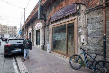 Genova, sampierdarena - via Buranello - negozi chiusi voltini