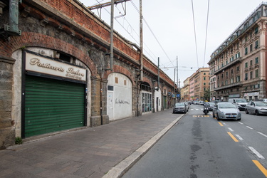 Genova, sampierdarena - via Buranello - negozi chiusi voltini