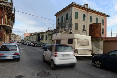 Genova Voltri, via Voltri - immobile accanto stazione
