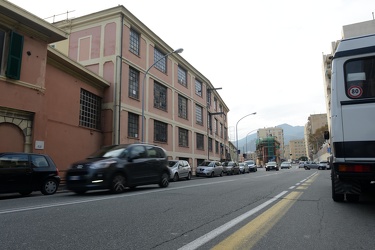 Genova Voltri, via Voltri - immobile accanto stazione