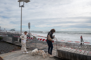 Genova, Voltri - passeggiata chiusa per mareggiata