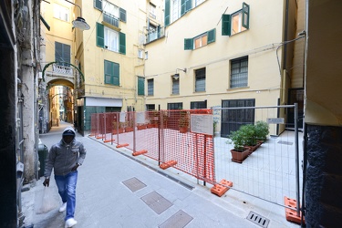 Genova - centro storico - chiusura di piazze e vicoli con cancel