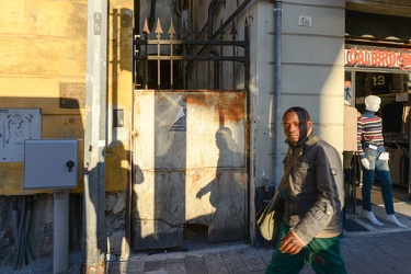 Genova - centro storico - chiusura di piazze e vicoli con cancel