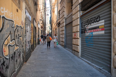 Genova, via del Campo - viaggio tra gli esercizi commerciali