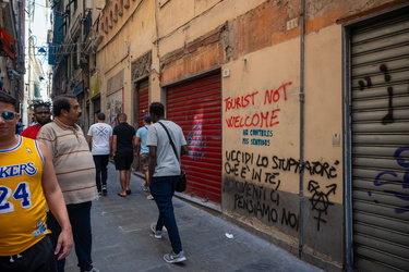 Genova, via del Campo - viaggio tra gli esercizi commerciali