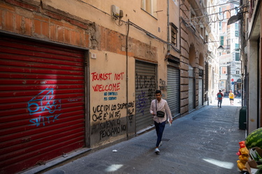 Genova, via del Campo - viaggio tra gli esercizi commerciali