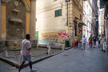 Genova, via del Campo - viaggio tra gli esercizi commerciali