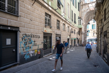 Genova, via del Campo - viaggio tra gli esercizi commerciali