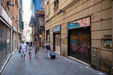 Genova, via del Campo - viaggio tra gli esercizi commerciali