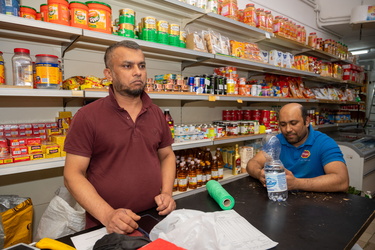 Genova, via del Campo - viaggio tra gli esercizi commerciali