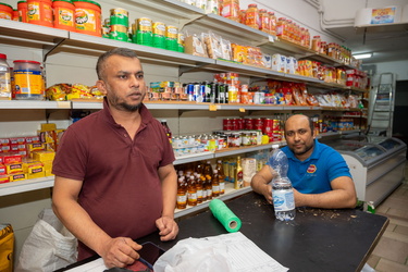 Genova, via del Campo - viaggio tra gli esercizi commerciali