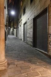 Genova - centro storico vicoli notte - illuminazione pubblica