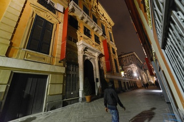 Genova - centro storico vicoli notte - illuminazione pubblica