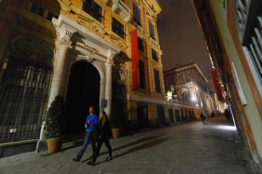 Genova - centro storico vicoli notte - illuminazione pubblica