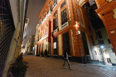 Genova - centro storico vicoli notte - illuminazione pubblica