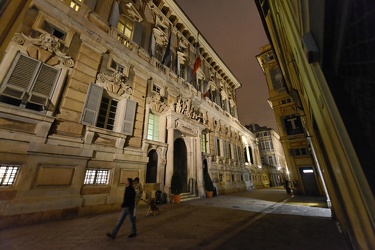 Genova - centro storico vicoli notte - illuminazione pubblica