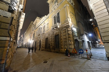 Genova - centro storico vicoli notte - illuminazione pubblica