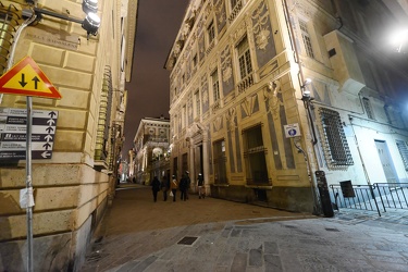 Genova - centro storico vicoli notte - illuminazione pubblica