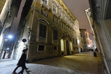 Genova - centro storico vicoli notte - illuminazione pubblica