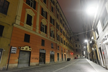 Genova - centro storico vicoli notte - illuminazione pubblica