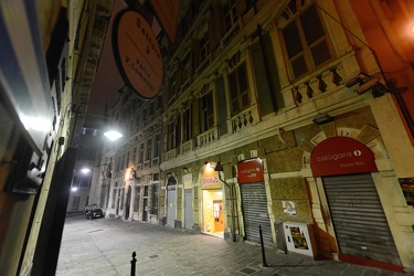 Genova - centro storico vicoli notte - illuminazione pubblica